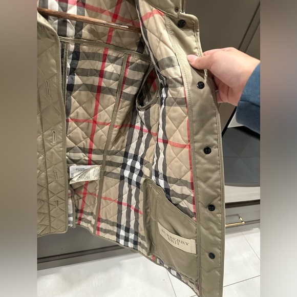 Brand new without tags Burberry Quilted Thermoregulated Jacket. XS - Picture 4 of 8